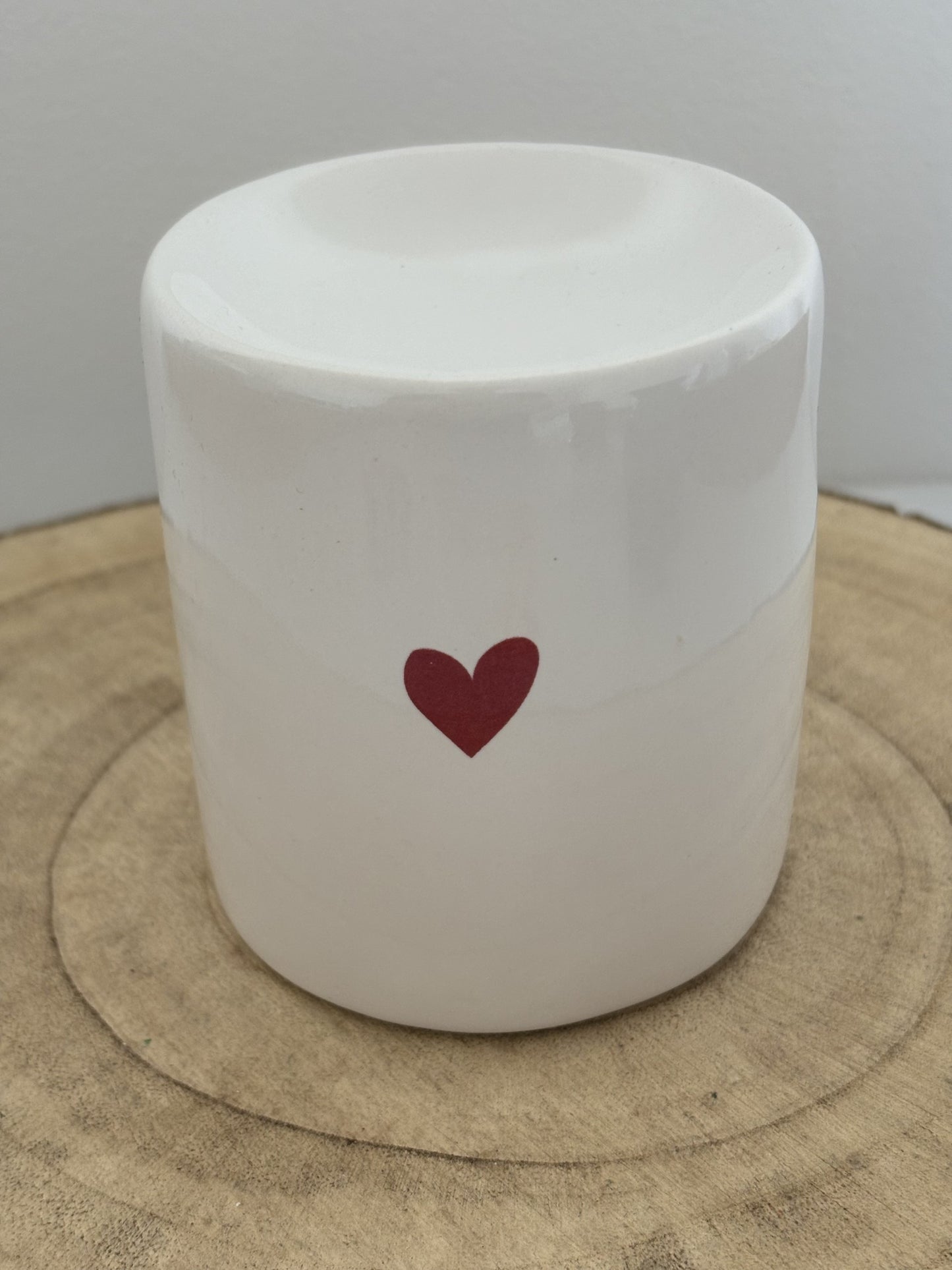 Brûle Parfum Blanc avec un petit coeur rouge
